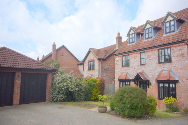 Shenley Brook End - Michael Anthony are pleased to offer this five bedroom detached home in one of� Milton Keynes' more desirable location of Shenley Brook End.� The property is offered with no upper chain, view now to avoid disappointment. - Photo 1